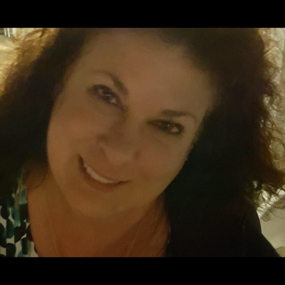 Meet your Posher, Debbie - Picture 1 of 1